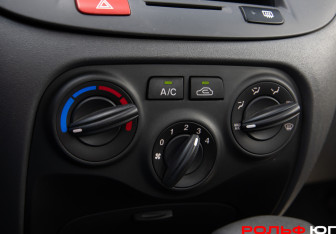Подержанный автомобиль Kia Rio Sedan 2006 года (17 фото)