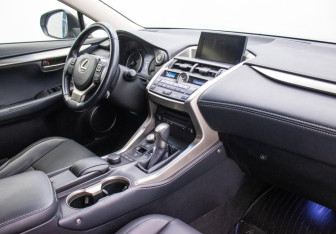 Подержанный автомобиль Lexus NX 2015 года (10 фото)
