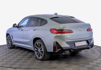 Подержанный автомобиль BMW X4 2024 года (7 фото)