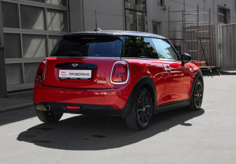 Подержанный автомобиль MINI Hatch 2019 года (4 фото)