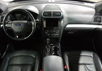 Подержанный автомобиль Ford Explorer 2017 года (9 фото)