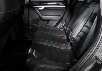 Подержанный автомобиль Volkswagen Touareg 2019 года (10 фото)