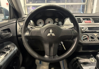 Подержанный автомобиль Mitsubishi Lancer Wagon 2006 года (14 фото)