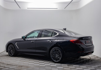 Подержанный автомобиль Genesis G70 2018 года (7 фото)