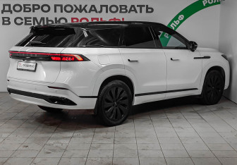 Подержанный автомобиль Jaecoo J8 2024 года (4 фото)