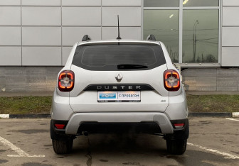 Подержанный автомобиль Renault Duster 2021 года (6 фото)