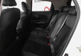 Подержанный автомобиль Nissan Juke 2018 года (10 фото)