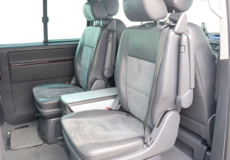 Подержанный автомобиль Volkswagen Multivan 2013 года (20 фото)