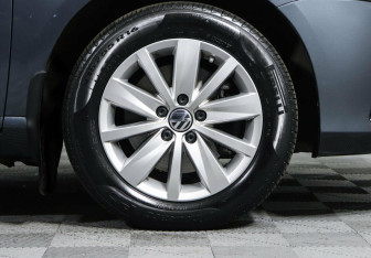 Подержанный автомобиль Volkswagen Passat Sedan 2012 года (5 фото)