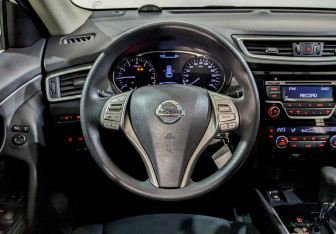 Подержанный автомобиль Nissan X-Trail 2015 года (20 фото)