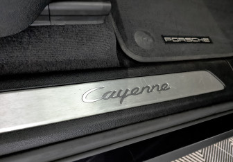 Подержанный автомобиль Porsche Cayenne 2019 года (28 фото)