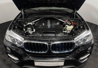 Подержанный автомобиль BMW X6 2016 года (10 фото)