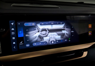 Подержанный автомобиль Geely Monjaro 2023 года (28 фото)