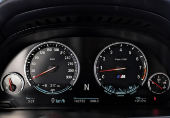 Подержанный автомобиль BMW X6 M 2016 года (13 фото)