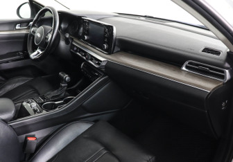 Подержанный автомобиль Kia K5 2020 года (10 фото)