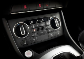 Подержанный автомобиль Audi Q3 2015 года (25 фото)