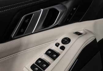 Подержанный автомобиль BMW X5 2020 года (15 фото)