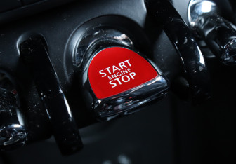 Подержанный автомобиль MINI Hatch 2017 года (19 фото)