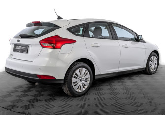 Подержанный автомобиль Ford Focus Hatchback 2018 года (5 фото)
