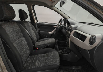 Подержанный автомобиль Renault Sandero 2012 года (9 фото)