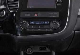 Подержанный автомобиль Mitsubishi Outlander 2014 года (20 фото)