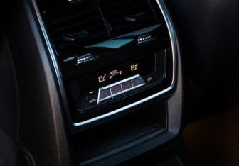 Подержанный автомобиль BMW X7 2021 года (21 фото)