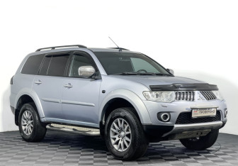Подержанный автомобиль Mitsubishi Pajero Sport 2011 года (3 фото)