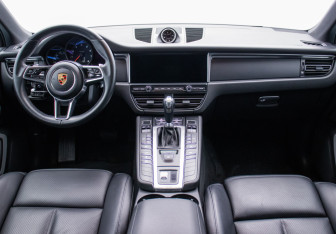 Подержанный автомобиль Porsche Macan 2019 года (13 фото)