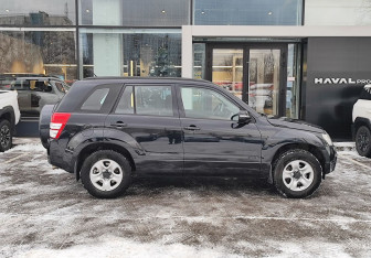 Подержанный автомобиль Suzuki Grand Vitara 2011 года (4 фото)