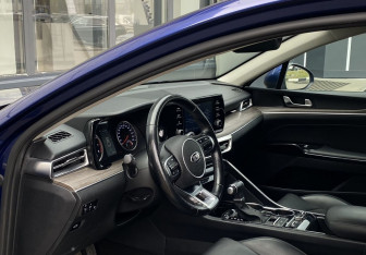 Подержанный автомобиль Kia K5 2021 года (23 фото)