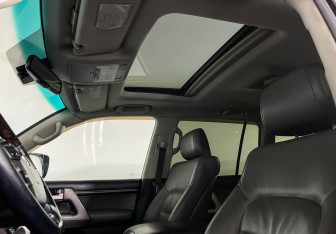 Подержанный автомобиль Toyota Land Cruiser Suv 2009 года (18 фото)
