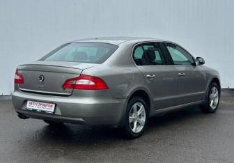 Подержанный автомобиль Skoda Superb Liftback 2010 года (5 фото)
