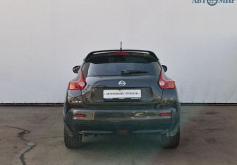 Подержанный автомобиль Nissan Juke 2013 года (6 фото)