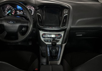 Подержанный автомобиль Ford Focus Sedan 2011 года (11 фото)