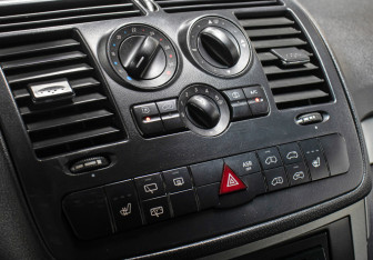 Подержанный автомобиль Mercedes-Benz Viano 2011 года (19 фото)