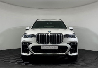Подержанный автомобиль BMW X7 2021 года (3 фото)