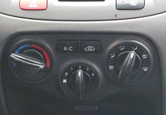 Подержанный автомобиль Kia Rio Sedan 2006 года (15 фото)