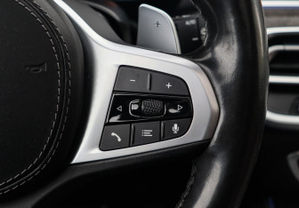 Подержанный автомобиль BMW X7 2021 года (37 фото)
