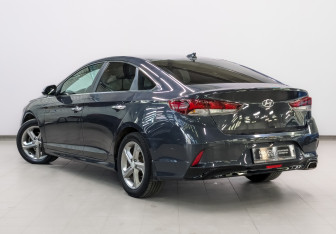Подержанный автомобиль Hyundai Sonata 2018 года (7 фото)