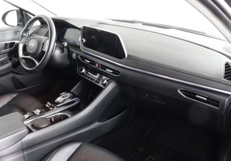 Подержанный автомобиль Hyundai Sonata 2021 года (10 фото)