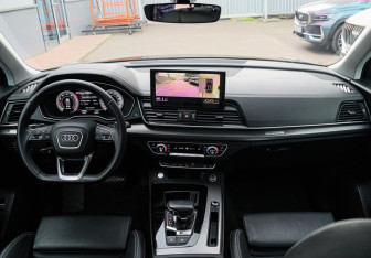 Подержанный автомобиль Audi Q5 2022 года (11 фото)