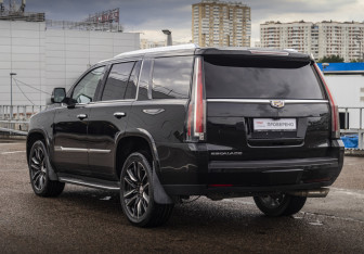 Подержанный автомобиль Cadillac Escalade Suv 2017 года (7 фото)