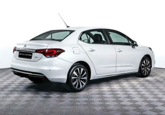 Подержанный автомобиль Citroen C4 Sedan 2017 года (5 фото)