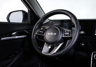 Подержанный автомобиль Kia Seltos 2025 года (13 фото)