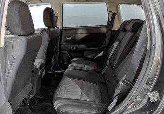 Подержанный автомобиль Mitsubishi Outlander 2018 года (12 фото)