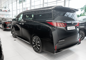 Новый Toyota Alphard 2024 (9 фото)