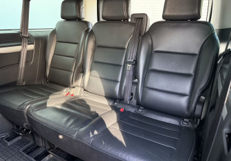 Подержанный автомобиль Peugeot Traveller 2020 года (12 фото)