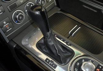 Подержанный автомобиль Land Rover Range Rover 2010 года (46 фото)