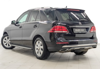 Подержанный автомобиль Mercedes-Benz GLE 2016 года (7 фото)