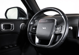 Подержанный автомобиль LiXiang L7 2024 года (13 фото)